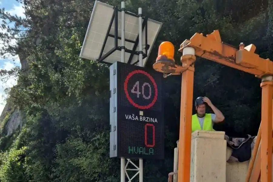 LED交通誘導(dǎo)屏 LED交通誘導(dǎo)屏