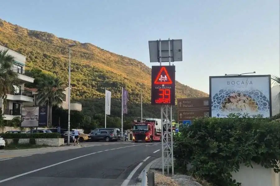 LED交通誘導(dǎo)屏 LED交通誘導(dǎo)屏